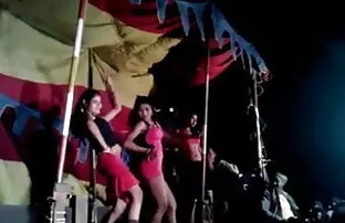 व्यभिचारी पति खुश नहीं हो सकता है के रूप में पत्नी हो जाता है सेक्सी भाभी की मूवी उसे गधा गड़बड़