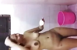 श्यामला से पता चलता है बंद देसी सेक्सी मूवी उसके शरीर