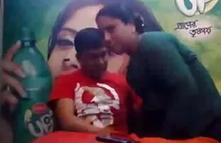 सुडौल समलैंगिक बिल्ली वेब कैमरा पर सेक्सी पिक्चर एचडी मूवी खाया