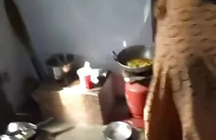 हीरा एक बैंगनी कोर्सेट में उसे अद्भुत घटता दिखाने का फैसला करता सेक्सी वीडियो एचडी मूवी है