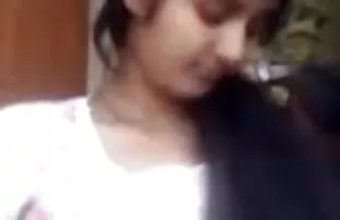 स्त्री आबनूस शेडोल काले चमड़े के कोर्सेट में नृत्य कर मूवी सेक्सी मूवी रही है