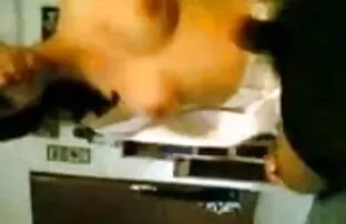 वह मछली में बियर की बोतल इंग्लिश की सेक्सी मूवी में और मुर्गा झटके