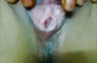 उसे बिल्ली के साथ सेक्सी लड़की मूवी खेलता है