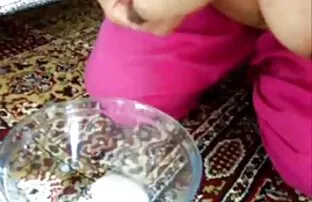 गर्म सुनहरे बालों वाली वह पुरुष फ्लिप और फ्लॉप के साथ एक सेक्सी बीएफ मूवी वीडियो आदमी और एक लड़की