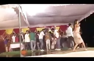 एक मुर्गा उसे गधे सेक्सी हिंदी फुल पिक्चर में