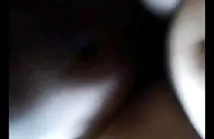 खड़ी श्यामला उसे बिल्ली के साथ खेलता है हॉट सेक्सी मूवी