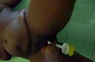 लिली लपेटता है उसके बड़े लेबिया के आसपास उसके साथी मुर्गा छक्कों की सेक्सी मूवी