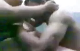 कार उँगलियों और श्यामला के साथ गड़बड़ ब्लू सेक्सी मूवी वीडियो